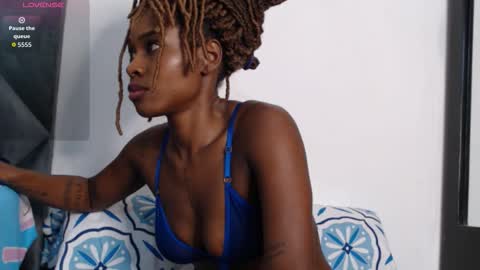 YulianaIndependent online show from 10.23.25