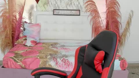 Yulisa online show from 12.13.25