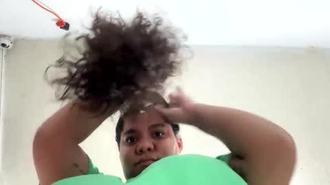 Yuli and SaraIndependent model online show from 11.22.25