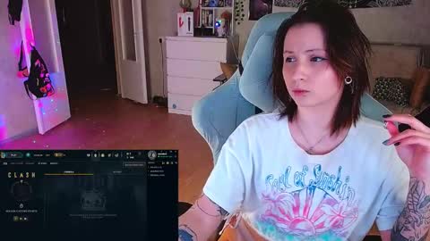 Snapshot of yum_neko_chan chatting on 01.19.25 Kris online show from 01.19.25