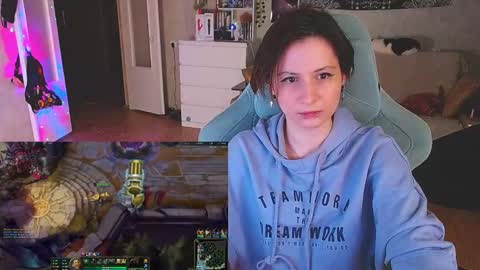 Snapshot of yum_neko_chan chatting on 02.02.25 Kris online show from 02.02.25