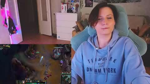 Snapshot of yum_neko_chan chatting on 02.03.25 Kris online show from 02.03.25