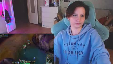 Snapshot of yum_neko_chan chatting on 02.08.25 Kris online show from 02.08.25