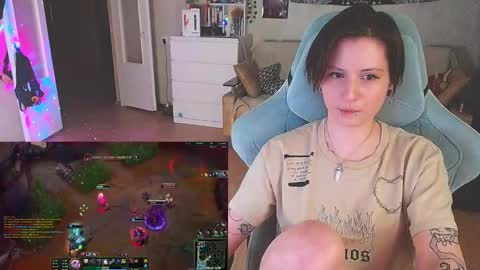 Snapshot of yum_neko_chan chatting on 02.09.25 Kris online show from 02.09.25