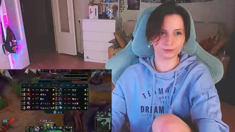 Snapshot of yum_neko_chan chatting on 02.11.25 Kris online show from 02.11.25