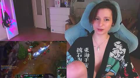 Snapshot of yum_neko_chan chatting on 02.15.25 Kris online show from 02.15.25