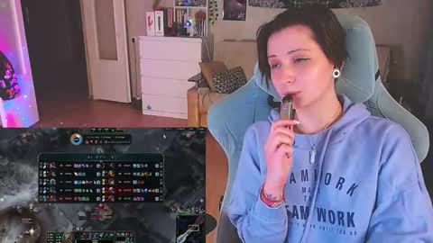 Snapshot of yum_neko_chan chatting on 02.22.25 Kris online show from 02.22.25