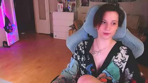 Snapshot of yum_neko_chan chatting on 02.27.25 Kris online show from 02.27.25