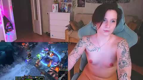 Snapshot of yum_neko_chan chatting on 03.08.25 Kris online show from 03.08.25