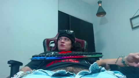 Snapshot of yumandsay chatting on 11.12.25 Snowflake online show from 11.12.25