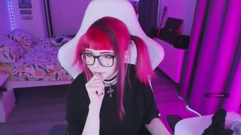 Snapshot of yumi_youkai chatting on 12.22.25 Yumi 3 online show from 12.22.25