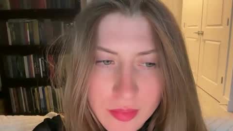 Snapshot of yumiandwolf chatting on 03.08.25 yumiandwolf online show from 03.08.25