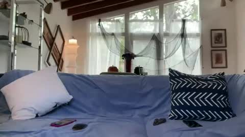 Snapshot of yumiandwolf chatting on 10.28.25 yumiandwolf online show from 10.28.25