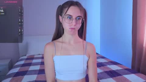 Snapshot of yumiiai chatting on 09.09.25 Yumi online show from 09.09.25