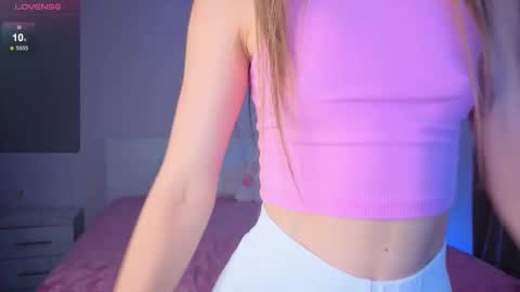 Snapshot of yumiiai chatting on 09.19.25 Yumi online show from 09.19.25