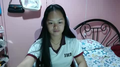 Snapshot of yumix11 chatting on 12.20.25 yumix11 online show from 12.20.25