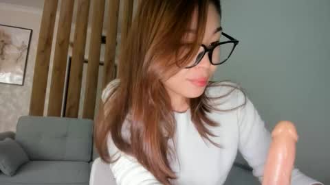 Snapshot of yummi_kim chatting on 10.01.25 Yumi online show from 10.01.25