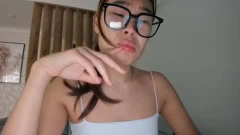 Snapshot of yummi_kim chatting on 10.13.25 Yumi online show from 10.13.25