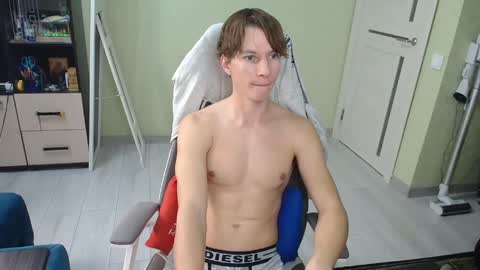 Snapshot of yummyalexxx chatting on 02.02.25 Alex online show from 02.02.25