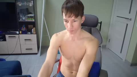 Snapshot of yummyalexxx chatting on 02.16.25 Alex online show from 02.16.25