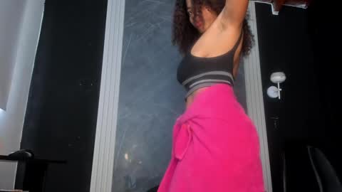 Snapshot of yummyduo chatting on 02.17.25 Yummyduo online show from 02.17.25