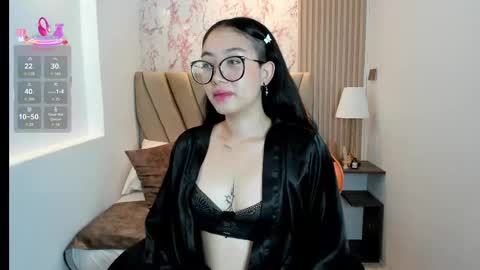 Snapshot of yuna__min chatting on 09.17.25 Yuna  online show from 09.17.25