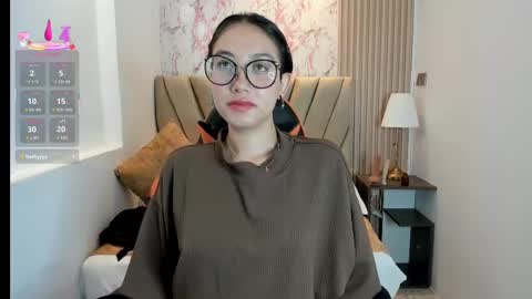 Snapshot of yuna__min chatting on 09.26.25 Yuna  online show from 09.26.25