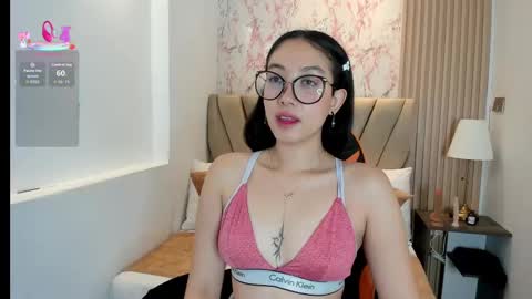 Snapshot of yuna__min chatting on 10.02.25 Yuna  online show from 10.02.25