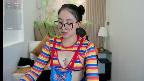 Snapshot of yuna__min chatting on 10.17.25 Yuna  online show from 10.17.25