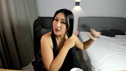 Yuna online show from 11.19.25