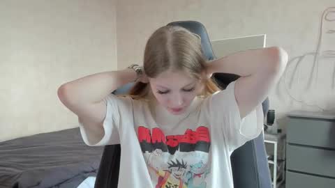 Snapshot of yunarosee chatting on 09.12.25 yunarosee online show from 09.12.25