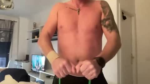 Snapshot of yungbucker chatting on 12.01.25 Yungbucker online show from 12.01.25