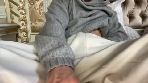 Snapshot of yungbull06 chatting on 12.24.24 Yung Bull online show from 12.24.24