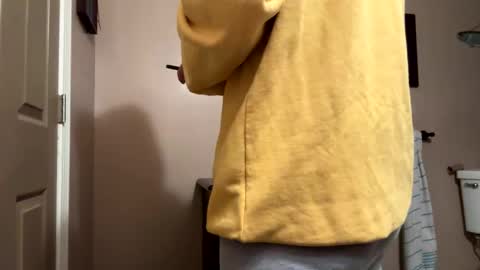 Snapshot of yungstallion10 chatting on 10.31.25 Fire 0range kush online show from 10.31.25