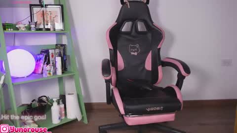 yunorose_ online show from 11.14.25