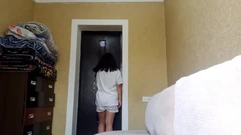 Snapshot of yuonneaquilar chatting on 10.30.25 Yuna online show from 10.30.25