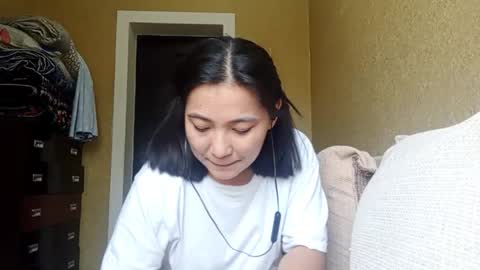 Snapshot of yuonneaquilar chatting on 10.31.25 Yuna online show from 10.31.25