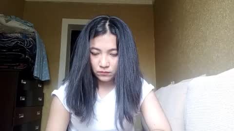 Snapshot of yuonneaquilar chatting on 11.03.25 Yuna online show from 11.03.25