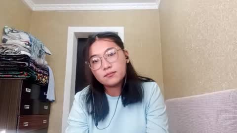 Snapshot of yuonneaquilar chatting on 11.12.25 Yuna online show from 11.12.25