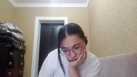 Snapshot of yuonneaquilar chatting on 11.14.25 Yuna online show from 11.14.25