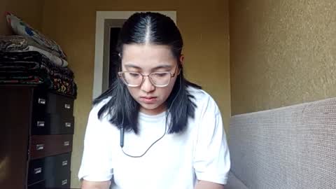 Snapshot of yuonneaquilar chatting on 11.15.25 Yuna online show from 11.15.25