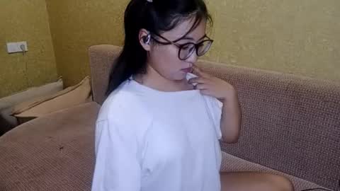 Snapshot of yuonneaquilar chatting on 11.23.25 Yuna online show from 11.23.25