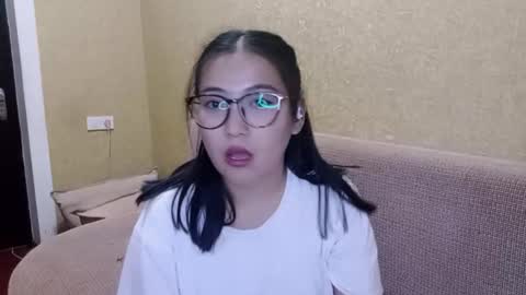 Snapshot of yuonneaquilar chatting on 11.24.25 Yuna online show from 11.24.25