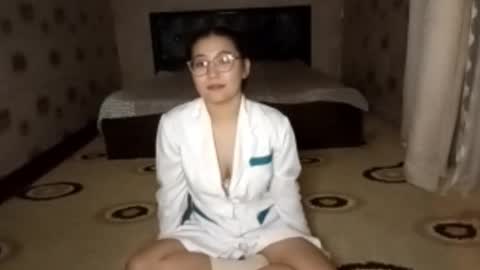 Snapshot of yuonneaquilar chatting on 12.04.25 Yuna online show from 12.04.25