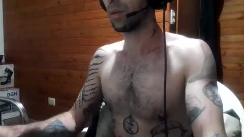 Snapshot of yuumis chatting on 12.05.25 Yuumi online show from 12.05.25