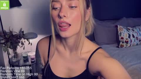 The Queen Bitch of the United Kingdom online show from 02.20.25