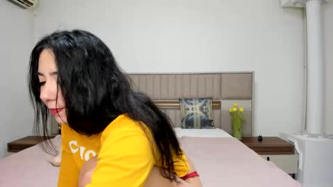 yvonnebabe online show from 12.28.24