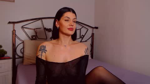 I V Y   online show from 03.18.26