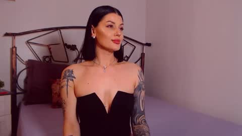 I V Y   online show from 04.27.26