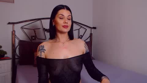 I V Y   online show from 05.16.26
